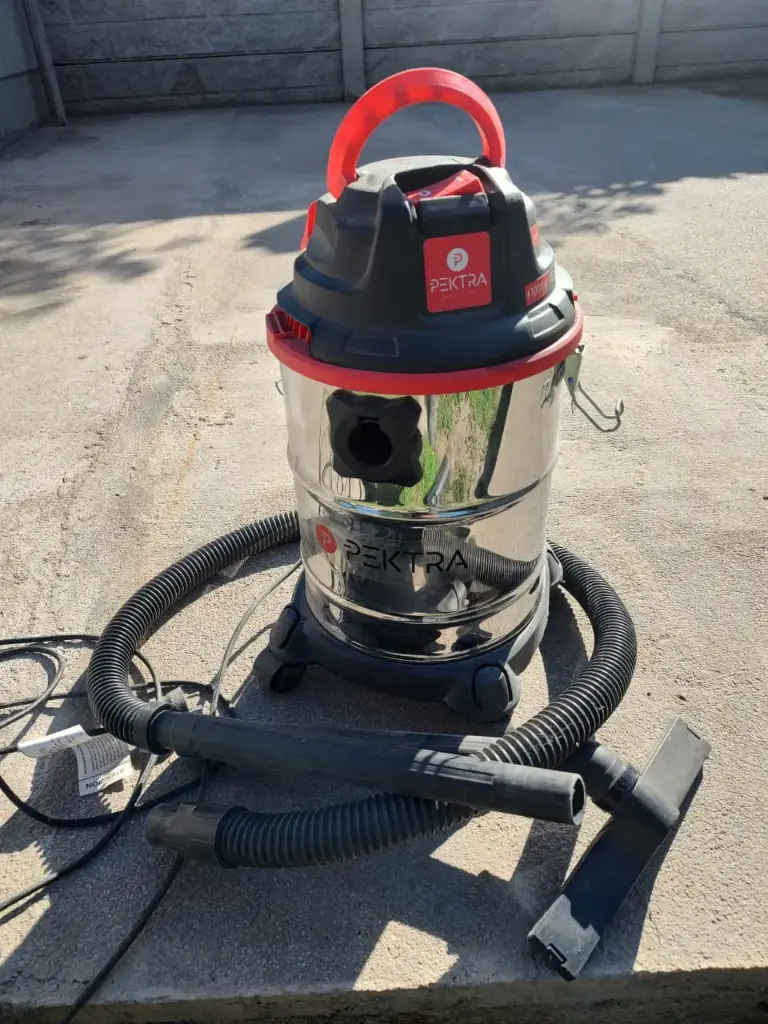 Aspiradora PEKTRA 1000W, 15Litros